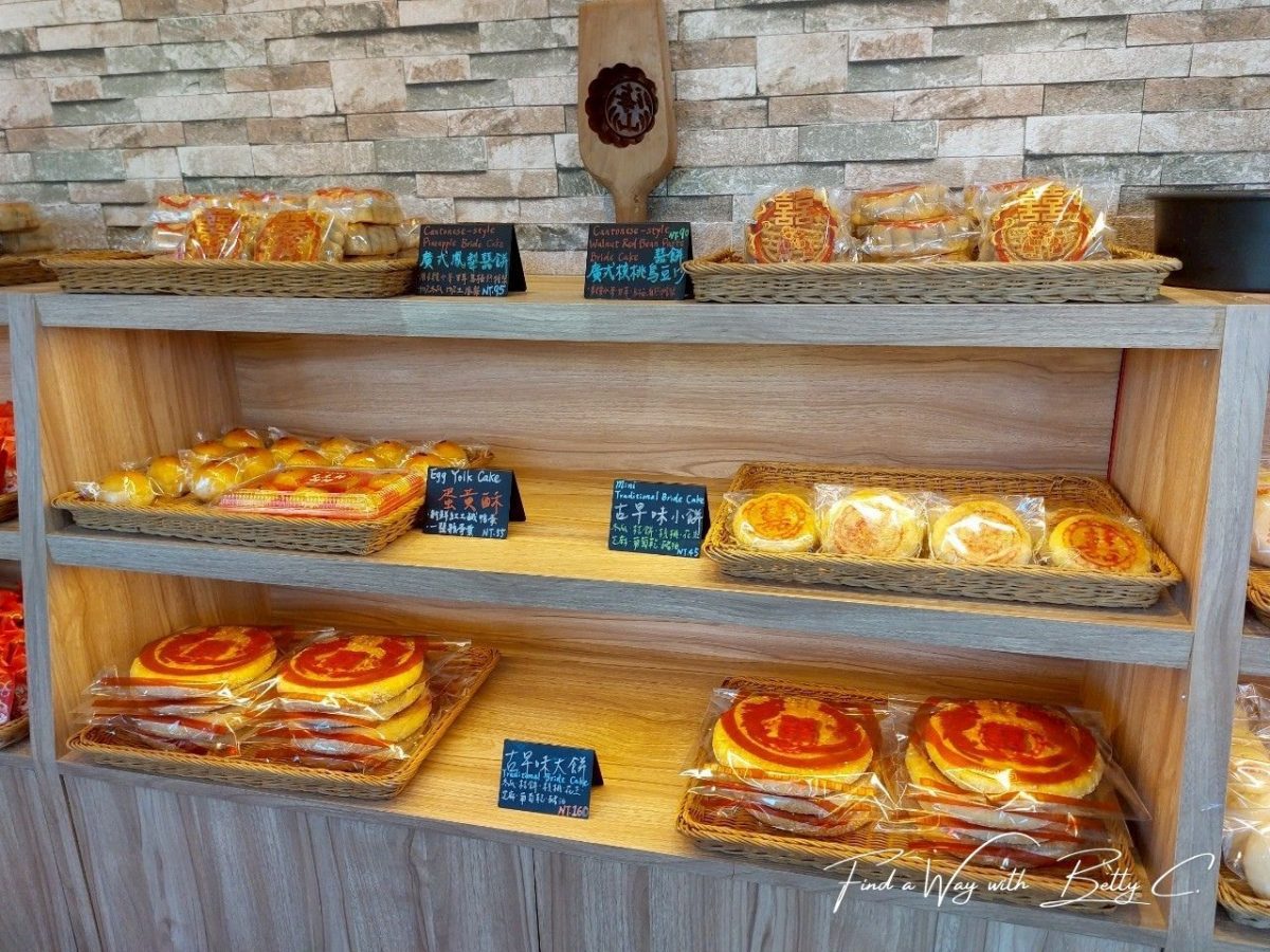 店內展示的各式中式糕餅-2